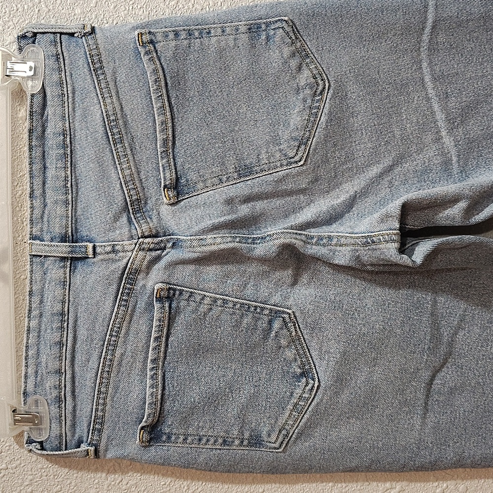 Old Navy Women's Light Blue High Rise,  O.G. Straight,  Size 6 Regular - Picture 9 of 11